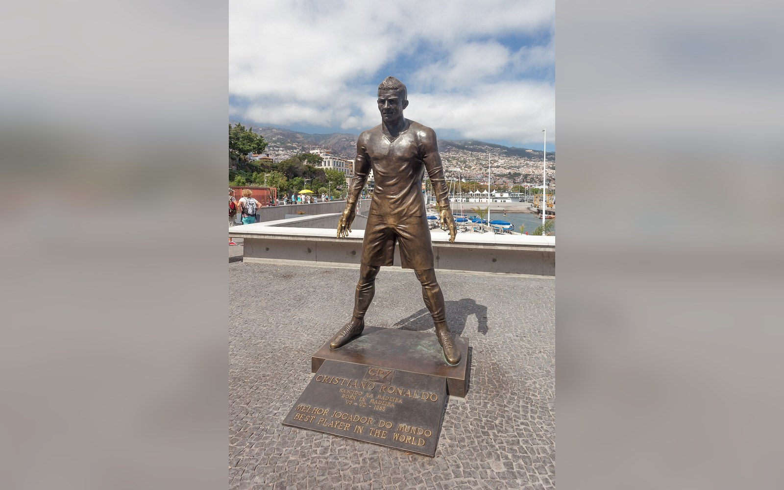 The bronze statue of Cristiano Ronaldo on the seafront at Funchal